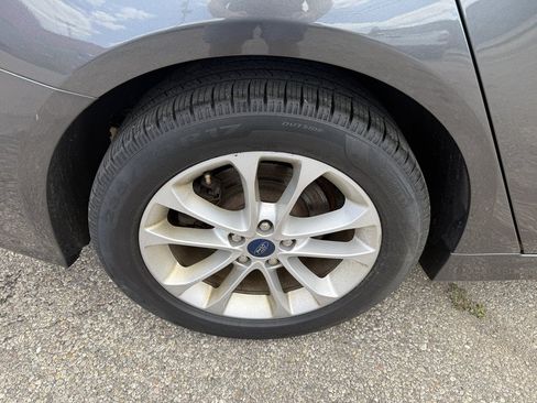 Used 2020 Ford Fusion SE FWD image 8