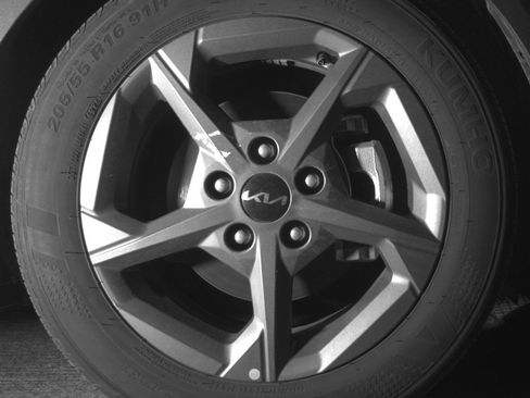 Used 2025 Kia K4 LXS image 13