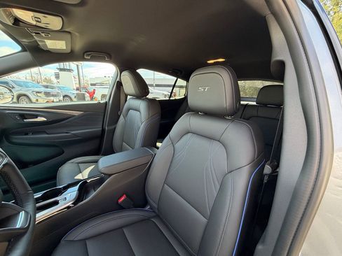 New 2026 Buick Envista Sport Touring image 11