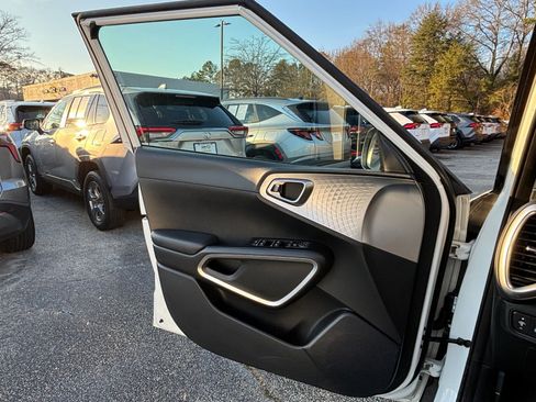 Used 2025 Kia Soul LX w/ LX Technology Package image 20