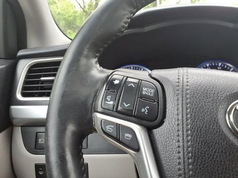 Used 2015 Toyota Highlander Limited Platinum AWD/4WD image 22