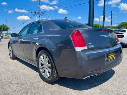 Used 2019 Chrysler 300 Limited AWD/4WD image 4
