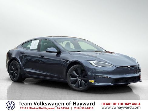 Used 2023 Tesla Model S Standard Range image 1