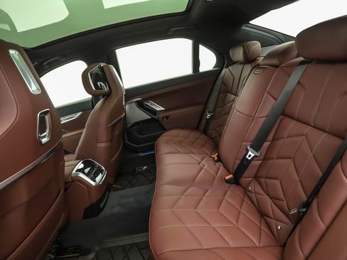 New 2026 BMW 740i xDrive w/ Premium Package image 22