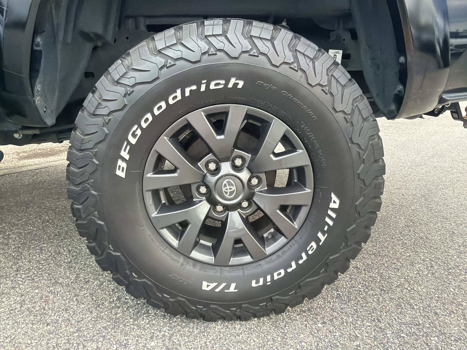 Used 2022 Toyota Tacoma SR5 w/ Technology Package AWD/4WD image 10