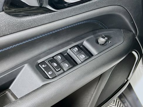 New 2026 Jeep Compass Latitude AWD/4WD image 17