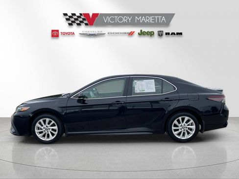 Used 2024 Toyota Camry SE FWD image 2