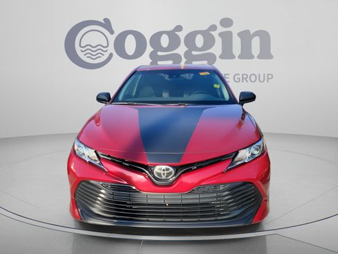 Used 2018 Toyota Camry LE FWD image 6
