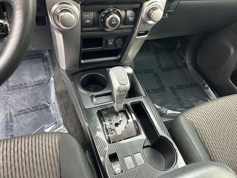Used 2024 Toyota 4Runner TRD Off-Road AWD/4WD image 35