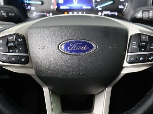 Used 2022 Ford Explorer XLT w/ Equipment Group 202A image 33