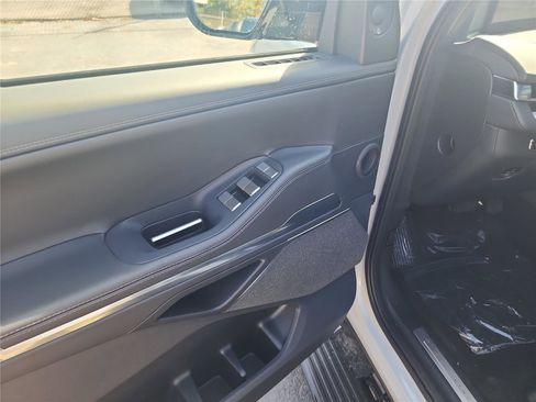New 2026 Lincoln Navigator Reserve w/ Jet Appearance Package AWD/4WD image 12