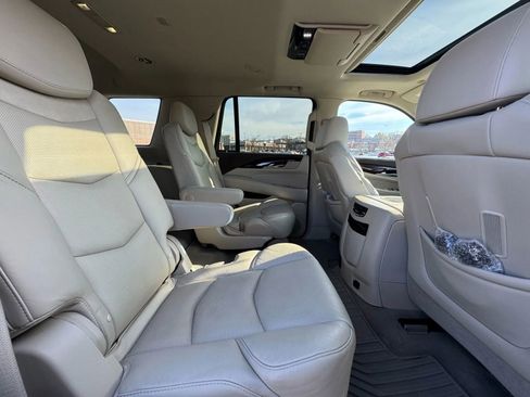 Used 2017 Cadillac Escalade Premium Luxury image 21