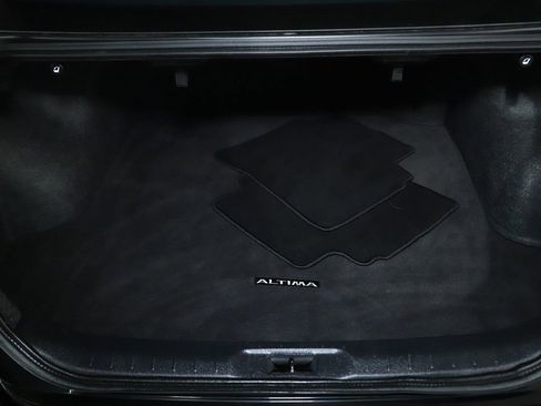Used 2025 Nissan Altima 2.5 SV FWD image 29