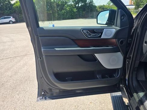 Used 2023 Lincoln Navigator L Reserve AWD/4WD image 9