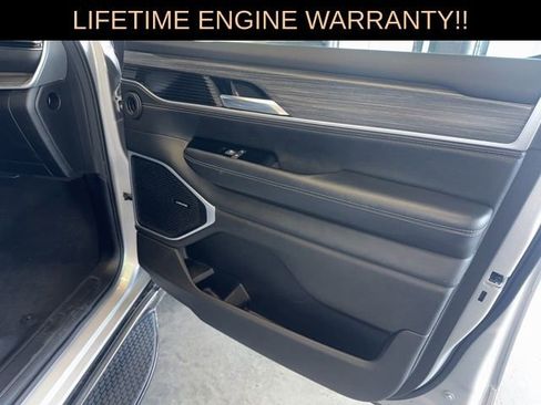 Certified 2024 Jeep Wagoneer L Series II w/ Flexible Seating Group AWD/4WD image 36