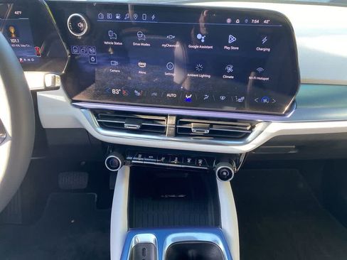 Used 2025 Chevrolet Equinox EV LT w/ Convenience Package FWD image 23