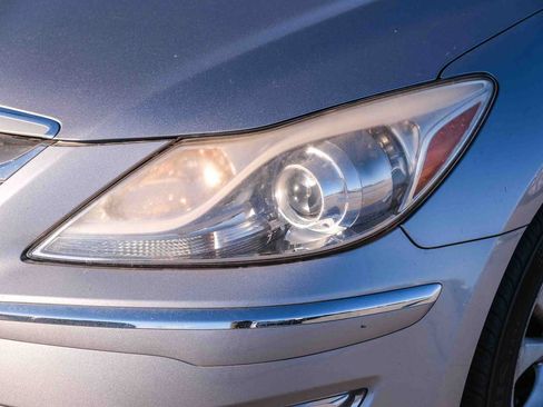 Used 2013 Hyundai Genesis 3.8 RWD image 12