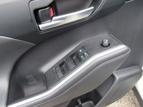 Used 2021 Toyota Highlander XLE AWD/4WD image 12