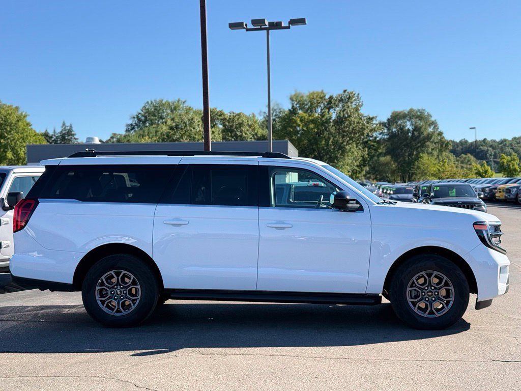 Used 2025 Ford Expedition Max Active AWD/4WD image 38