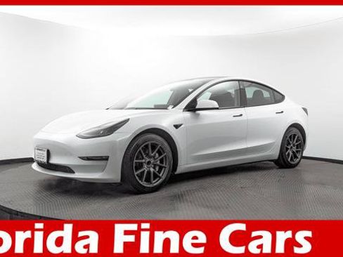 Used 2023 Tesla Model 3 Standard Range image 1