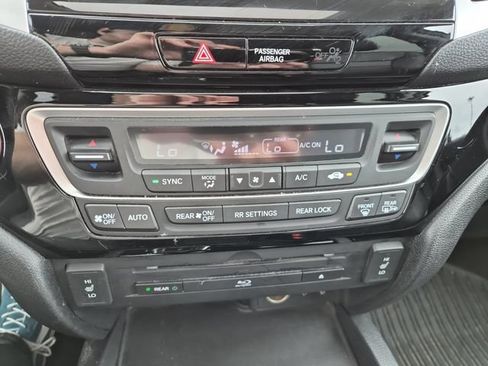 Used 2018 Honda Pilot Touring image 17