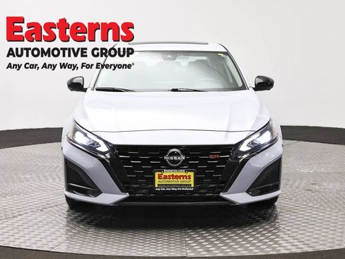 Used 2023 Nissan Altima 2.0 SR FWD image 2