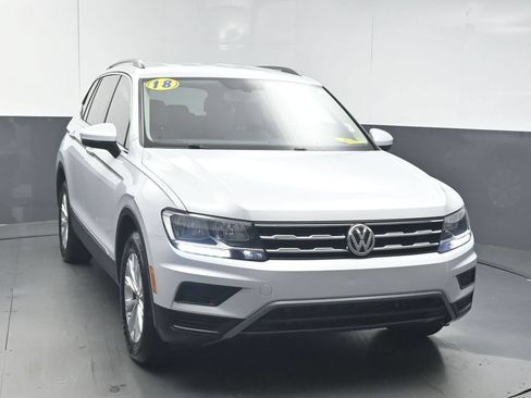Used 2018 Volkswagen Tiguan SE FWD image 3