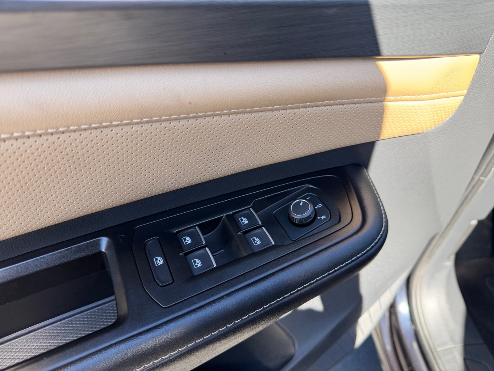 Certified 2024 Volkswagen Atlas Cross Sport SE FWD image 13