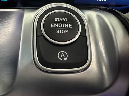 Used 2025 Mercedes-Benz GLB 250 image 12