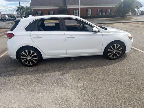 Used 2018 Hyundai Elantra GT w/ Style Package 02 FWD image 6