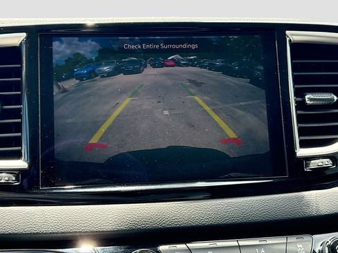Used 2023 Chrysler Pacifica Touring-L FWD image 33