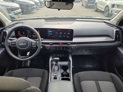 Certified 2024 Kia Sorento LX FWD image 17