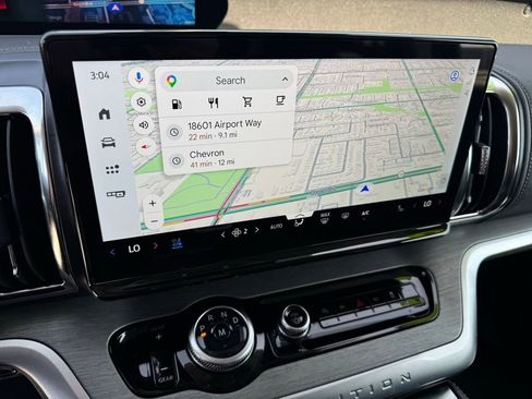 Used 2025 Ford Expedition Platinum image 26