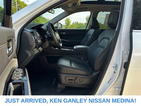 Certified 2025 Nissan Pathfinder SL w/ SL Premium Package AWD/4WD image 14