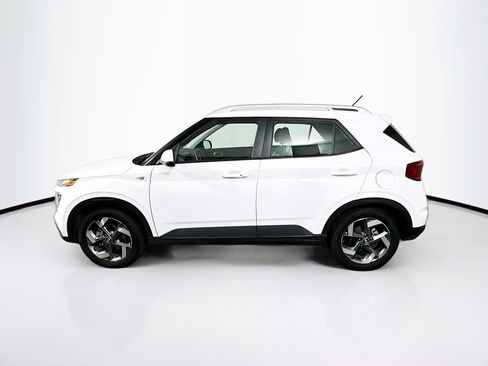 Used 2025 Hyundai Venue SEL FWD image 4