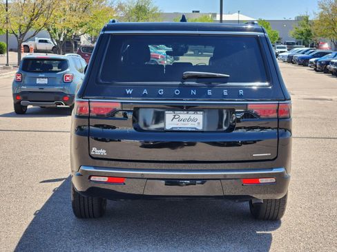 Used 2024 Jeep Wagoneer Series II AWD/4WD image 4