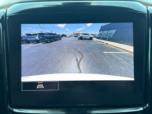 Used 2022 Chevrolet Traverse LT AWD/4WD image 9