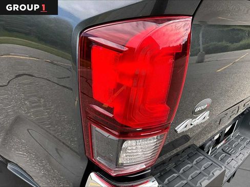 Used 2019 Toyota Tacoma SR5 AWD/4WD image 28