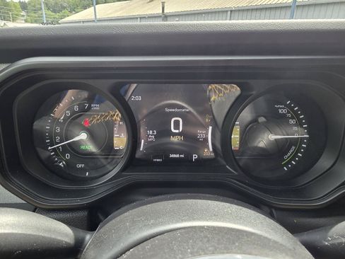 Used 2024 Jeep Wrangler Unlimited Sahara AWD/4WD image 10
