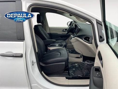 Used 2024 Chrysler Pacifica Touring-L w/ Road Tripper Package AWD/4WD image 19