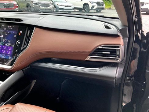 Used 2022 Subaru Outback Touring AWD/4WD image 11