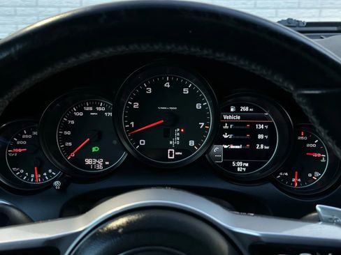 Used 2017 Porsche Cayenne Platinum Edition image 31