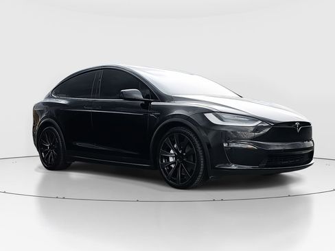 Used 2022 Tesla Model X Plaid image 3