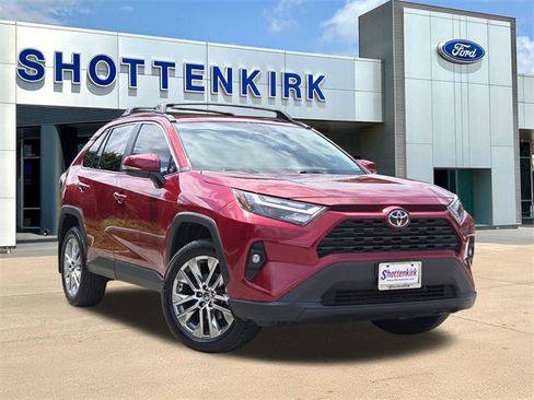 Used 2023 Toyota RAV4 XLE Premium image 1