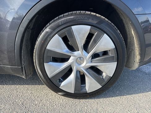 Used 2024 Tesla Model Y Long Range image 31