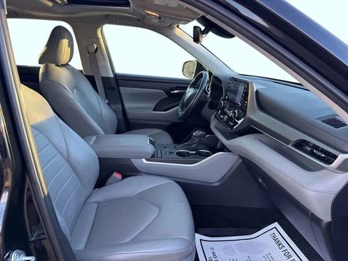 Used 2022 Toyota Highlander XLE image 14