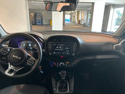 Used 2025 Kia Soul LX w/ LX Technology Package FWD image 26