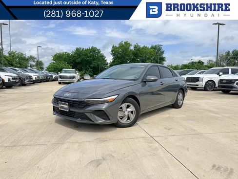 Used 2024 Hyundai Elantra SE FWD image 1