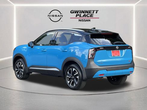 Certified 2025 Nissan Kicks SR FWD image 24