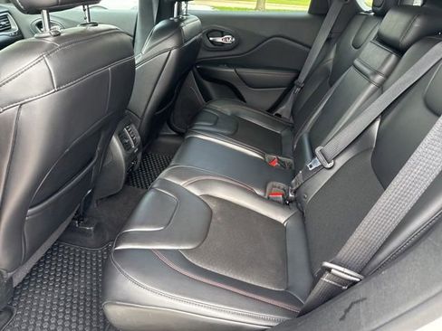 Used 2019 Jeep Cherokee Trailhawk w/ Cold Weather Group AWD/4WD image 17